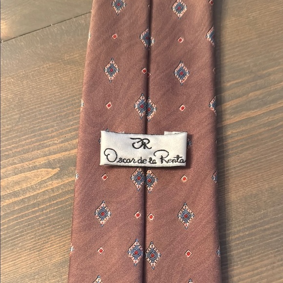Vintage Oscar de la Renta Elegant Brown Patterned Men's Tie - Picture 2 of 5